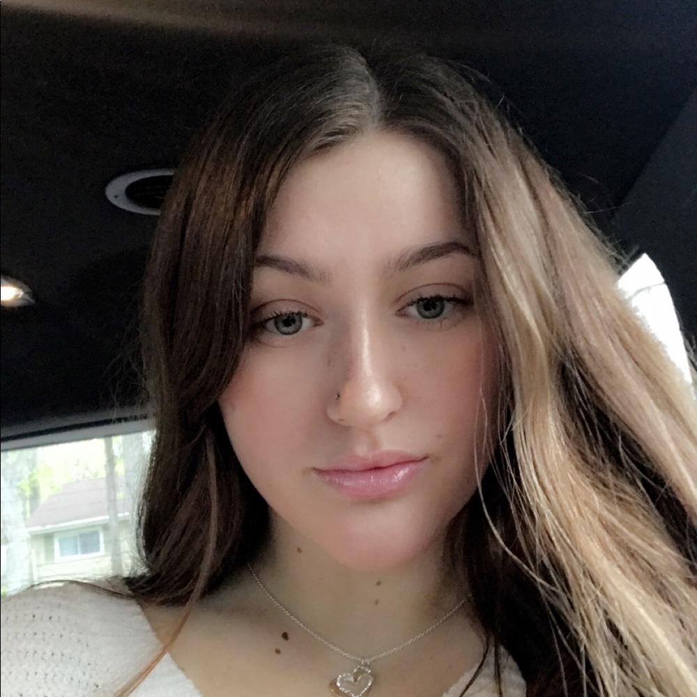 Meet your Posher, Chloe